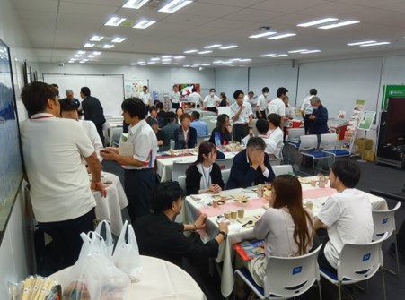 内覧会来場者の様子2